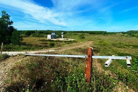 Dù đã được bàn giao đất nhưng sau 3 năm, dự án Khu đô thị Vạn Tường 7 ở Khu kinh tế Dung Quất vẫn bỏ hoang.