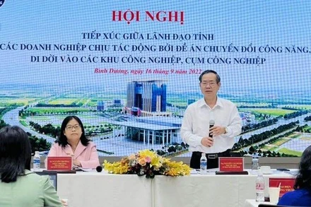 Phó Chủ tịch Ủy ban nhân dân tỉnh Bình Dương Nguyễn Văn Dành phát biểu tại hội nghị.