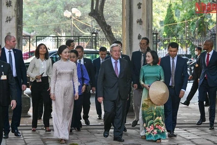 [Ảnh] Tổng Thư ký Liên hợp quốc tham quan Văn Miếu-Quốc Tử Giám và Hoàng thành Thăng Long