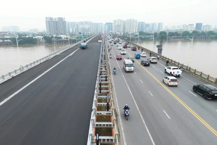 [Ảnh] Gấp rút đưa dự án cầu Vĩnh Tuy giai đoạn 2 về đích