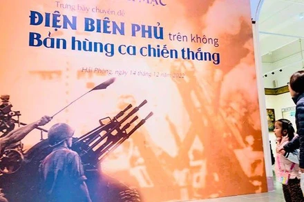 Khai mạc trưng bày “Điện Biên Phủ trên không – Bản hùng ca chiến thắng”. 