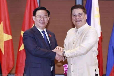 Chủ tịch Thượng viện Philippines Juan Miguel F. Zubiri và Chủ tịch Quốc hội Vương Đình Huệ tại hội đàm. (Ảnh: Doãn Tấn/TTXVN)