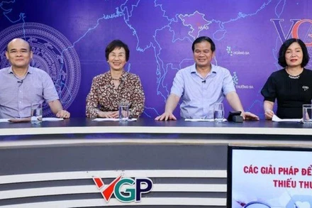 Các khách mời tại tọa đàm.