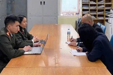 Phòng An ninh mạng và phòng, chống tội phạm sử dụng công nghệ cao làm việc với các trường hợp vi phạm.