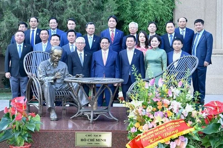 Thủ tướng Phạm Minh Chính thăm, nói chuyện với cán bộ, nhân viên Đại sứ quán, bà con cộng đồng người Việt Nam ở Trung Quốc 