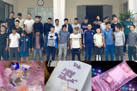 Các đối tượng mua bán ma túy cùng tang vật.