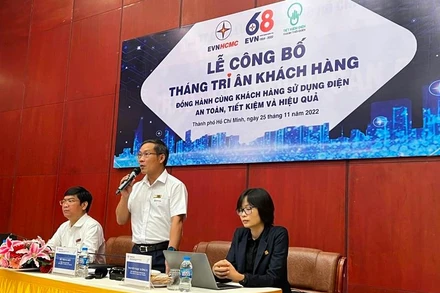 Lãnh đạo ngành điện Thành phố Hồ Chí Minh thông tin về chương trình tri ân khách hàng.