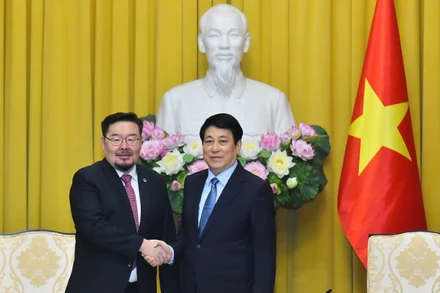 Chủ tịch nước Lương Cường tiếp Chánh Văn phòng Tổng thống Mông Cổ Gombojav Zandanshatar.