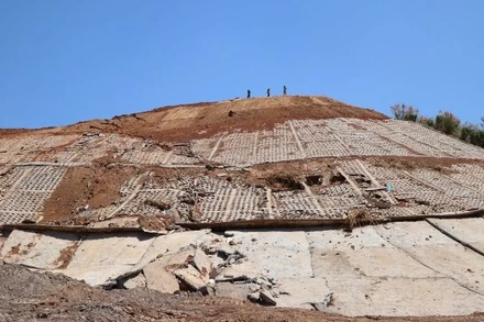 Hiện trường vụ sạt trượt gói thầu XL02 trị giá hơn 65 tỷ đồng tại Khu công nghiệp Nhân Cơ do Đặng Thái Sơn, nguyên công chức Phòng Quản lý chất lượng công trình, Sở Xây dựng tham mưu thẩm định.