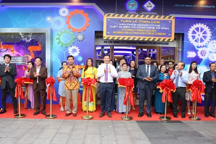 Nghi thức khai mạc Tuần lễ triển lãm.