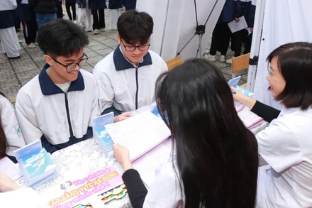 Học sinh được tư vấn thông tin quan trọng khi xét tuyển đại học năm 2025