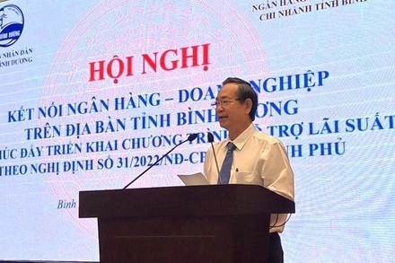 Phó Chủ tịch Ủy ban nhân dân tỉnh Bình Dương Nguyễn Văn Dành phát biểu ý kiến tại hội nghị. 