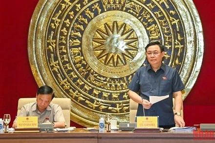 Chủ tịch Quốc hội Vương Đình Huệ phát biểu kết luận buổi làm việc với Viện Nghiên cứu lập pháp. (Ảnh Duy Linh)