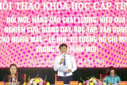 Các đồng chí chủ trì hội thảo.
