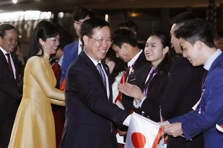 Tối 26/11 (giờ địa phương), Chủ tịch nước Võ Văn Thưởng và Phu nhân cùng Đoàn đại biểu Cấp cao Việt Nam đã tới thủ đô Tokyo, bắt đầu chuyến thăm chính thức Nhật Bản. (Ảnh: Thống Nhất – TTXVN)