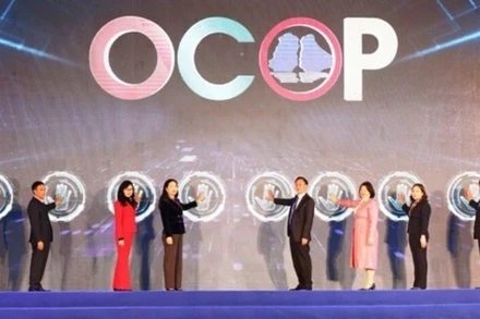 Các đại biểu bấm nút khai mạc Hội chợ OCOP Quảng Ninh - Đông 2022.