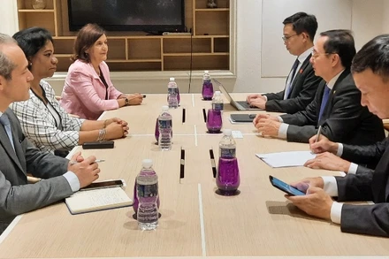 Bộ trưởng Huỳnh Thành Đạt hội kiến Phó Thủ tướng Cuba Ines Maria Chapman Waughn.