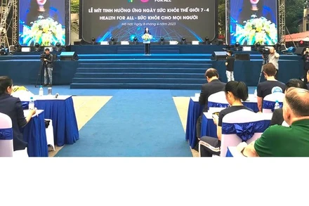 Bộ trưởng Y tế Đào Hồng Lan phát biểu tại lễ mít-tinh. 