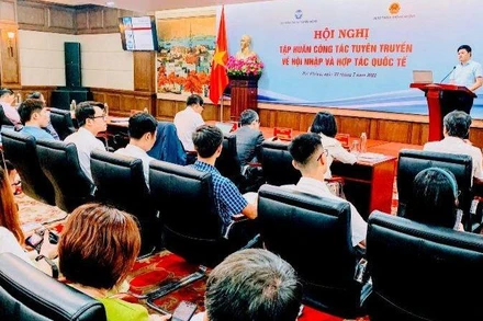 Quang cảnh hội nghị tập huấn kiến thức về tuyên truyền về hội nhập và hợp tác quốc tế.