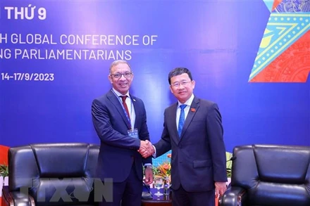 Chủ nhiệm Ủy ban Đối ngoại của Quốc hội Vũ Hải Hà tiếp Ngài Duarte Pacheco, Chủ tịch Liên minh Nghị viện Thế giới (IPU). (Ảnh: TTXVN)