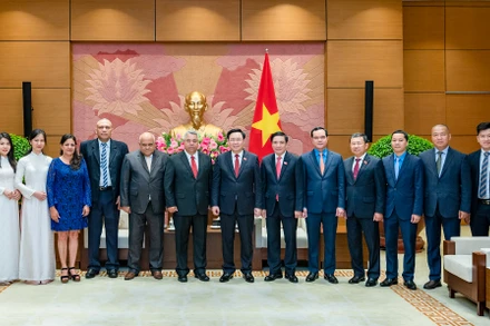 [Ảnh] Chủ tịch Quốc hội Vương Đình Huệ tiếp Tổng Thư ký Trung tâm Những người lao động Cuba