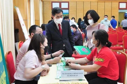 Một phiên giao dịch việc làm tại quận Hoàn Kiếm, TP Hà Nội.