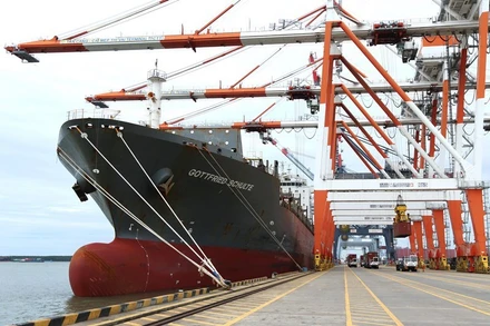 Tàu Gottfried Schulte cập Cảng Tân Cảng-Cái Mép Thị Vải. Ảnh: Công Hoan