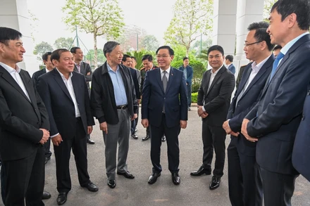 [Ảnh] Chủ tịch Quốc hội Vương Đình Huệ thăm Trung tâm đào tạo bóng đá trẻ PVF