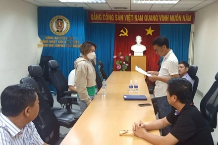 Cơ quan Cảnh sát điều tra, Công an tỉnh Đồng Tháp công bố quyết định truy nã đối tượng Nguyễn Thị Ánh Nga. 