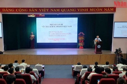 Quang cảnh buổi báo cáo chuyên đề về Nhà nước pháp quyền xã hội chủ nghĩa Việt Nam. 