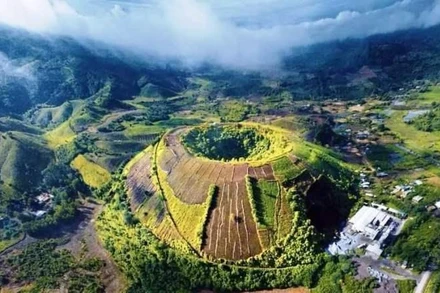 Toàn hệ thống Công viên địa chất toàn cầu UNESCO Đắk Nông có hàng trăm hang động núi lửa, nhưng cho đến nay mới có khoảng 50 hang động núi lửa đã được điều tra, khảo sát, đo vẽ. Trong đó, có hang dài hơn 1km, tổng chiều dài các hang động cho đến nay được đo vẽ là hơn 10.000m.