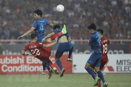 Pha tung người móc bóng của Tiến Linh. (Ảnh: Minh Quyết/TTXVN)