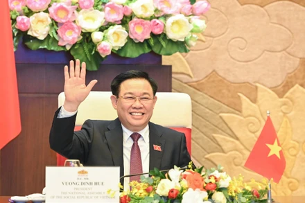 [Ảnh] Chủ tịch Quốc hội Vương Đình Huệ điện đàm với Chủ tịch Thượng viện Campuchia Samdech Techo Hun Sen