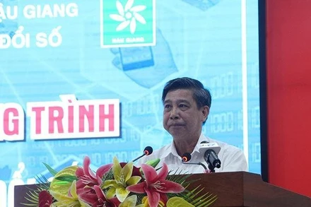 Chủ tịch UBND tỉnh Hậu Giang phát biểu tại buổi lễ.