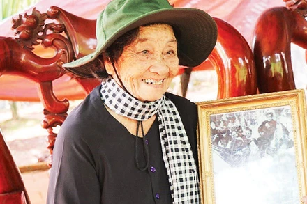 Bà Đỗ Thị Nghĩa kể lại những kỷ niệm không thể nào quên.