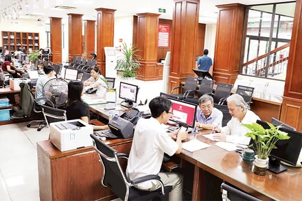 Cơ sở vật chất tại Trung tâm Hành chính tỉnh Hà Nam được đầu tư đồng bộ để phục vụ nhân dân, các đơn vị, doanh nghiệp.