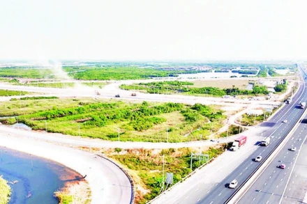 Dự án nút giao Đầm Nhà Mạc hoàn thành tạo điều kiện thuận lợi thu hút các nhà đầu tư trong các KCN ở thị xã Quảng Yên và thành phố Hạ Long.