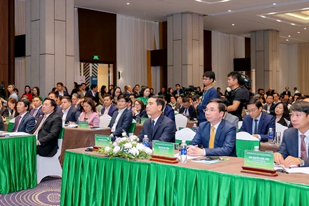 Các đại biểu dự diễn đàn.