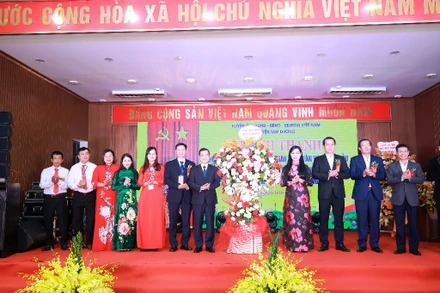 Lãnh đạo tỉnh Vĩnh Phúc chúc mừng Làng văn hóa Viên Du Hòa, xã Thanh Vân, huyện Tam Dương
