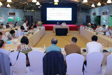 Các đại biểu tham dự hội thảo.