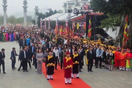 Phó Chủ tịch nước Võ Thị Ánh Xuân và lãnh đạo địa phương dự lễ.