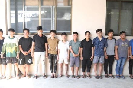 12 đối tượng bị tạm giữ để điều tra, làm rõ hành vi Giết người và Gây rối trật tự công cộng.