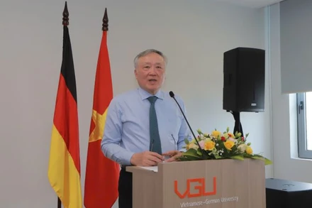 Phó Thủ tướng Thường trực Chính phủ Nguyễn Hòa Bình phát biểu ý kiến tại buổi thăm và làm việc.