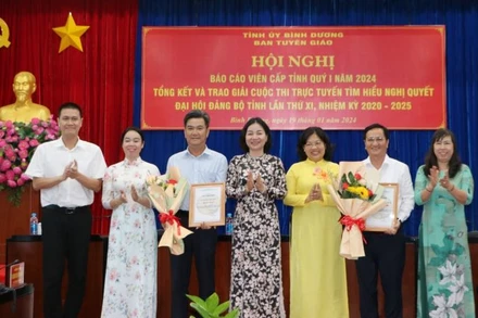 Trao giải cuộc thi trực tuyến “Tìm hiểu Nghị quyết Đại hội Đảng bộ tỉnh Bình Dương lần thứ XI".