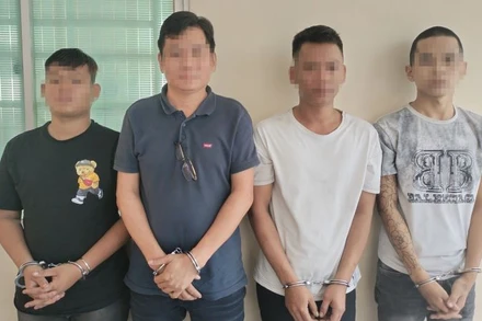 Các đối tượng trên xe ô-tô liên quan vụ việc.