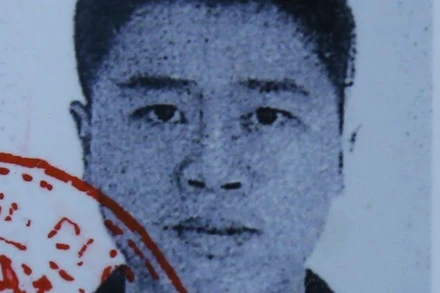 Bị can Liang Ren Yang bị truy nã đặc biệt về tội Vi phạm quy định về tham gia giao thông đường bộ. 