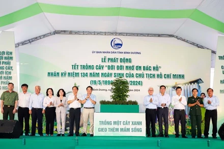 Lãnh đạo tỉnh Bình Dương phát động “Tết trồng cây đời đời nhớ ơn Bác Hồ”.