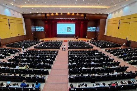 Toàn cảnh hội nghị.