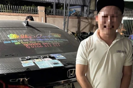 Đối tượng lái xe có nồng độ cồn có giấy chứng minh Công an nhân dân được xác định là giả. 