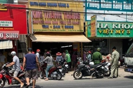 Hiện trường vụ cướp tiệm vàng trưa 25/3.